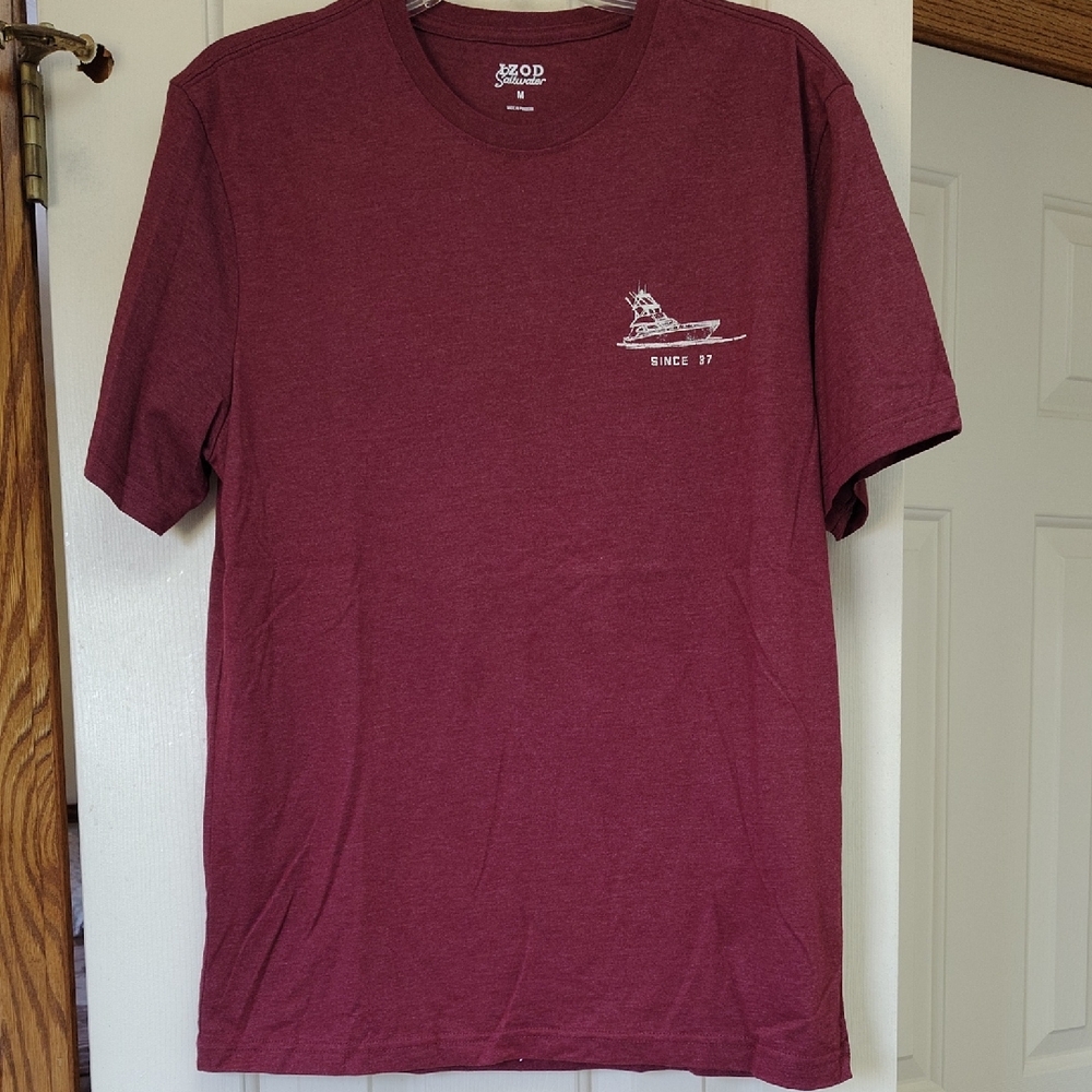 Izod Saltwater Men's Burgundy Graphic Tee